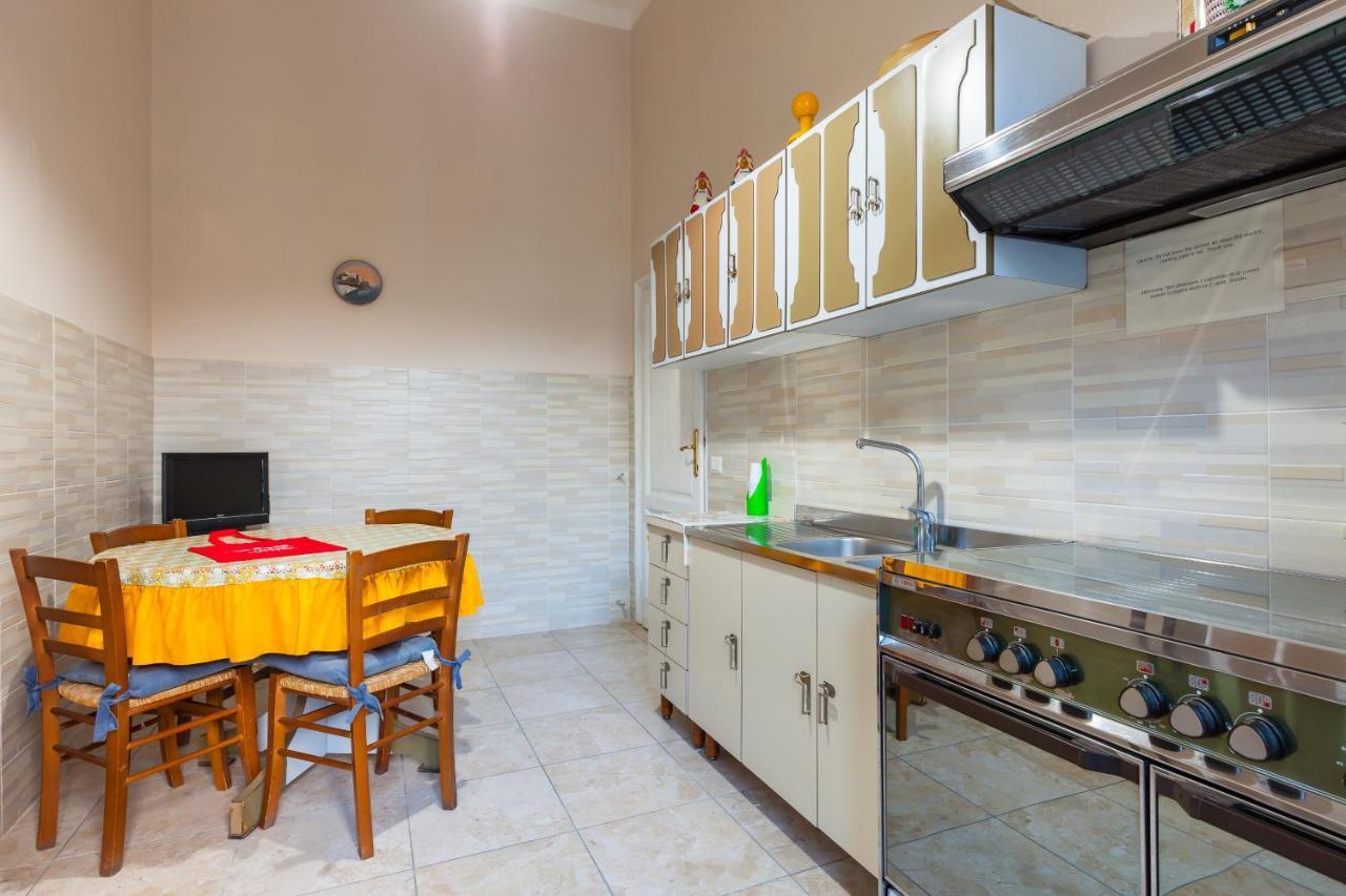 Appartamento Cairoli - Spacious Close To Central Station Napoli