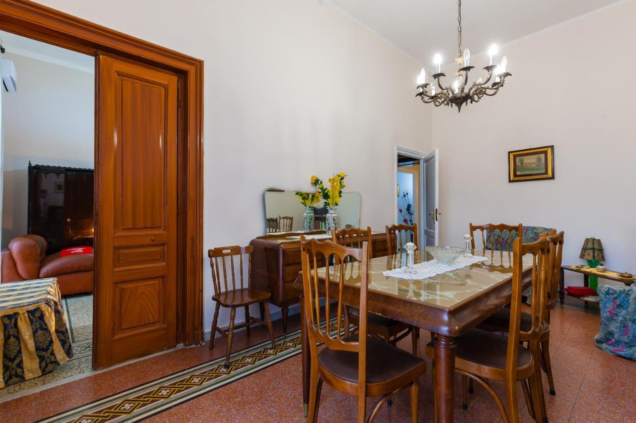 Cairoli - Spacious Close To Central Station Napoli