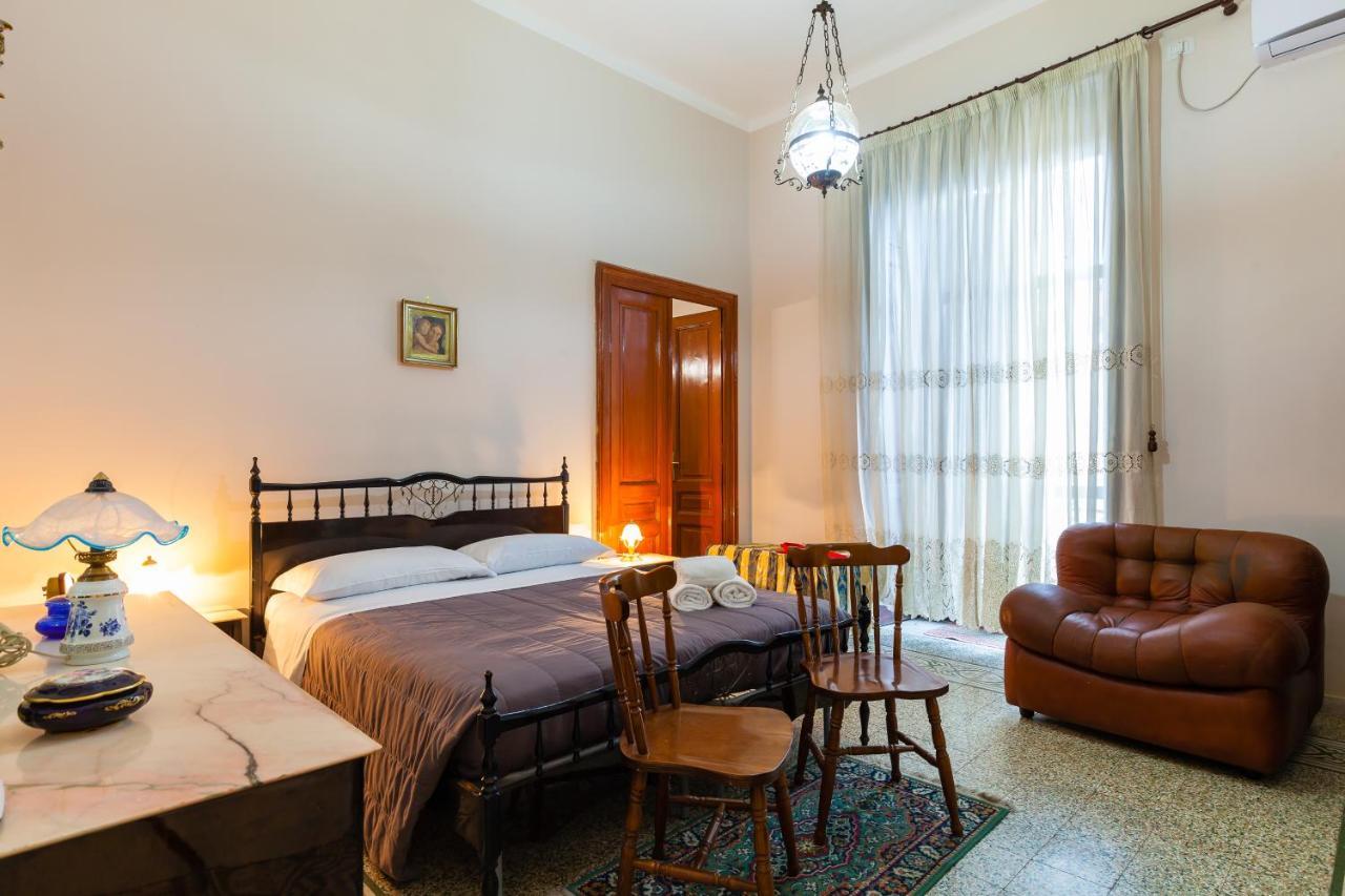 Appartamento Cairoli - Spacious Close To Central Station Napoli