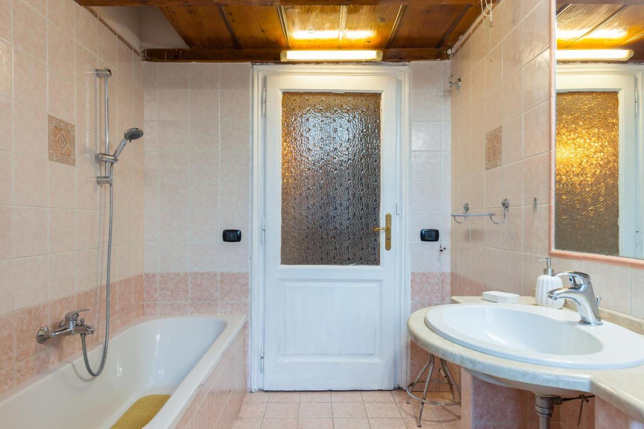 Cairoli - Spacious Close To Central Station Appartamento